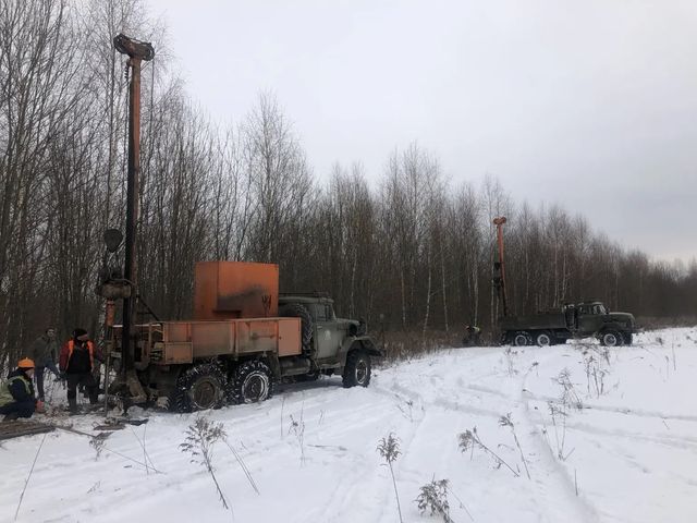 Буровая установка на зимней площадке СберСити